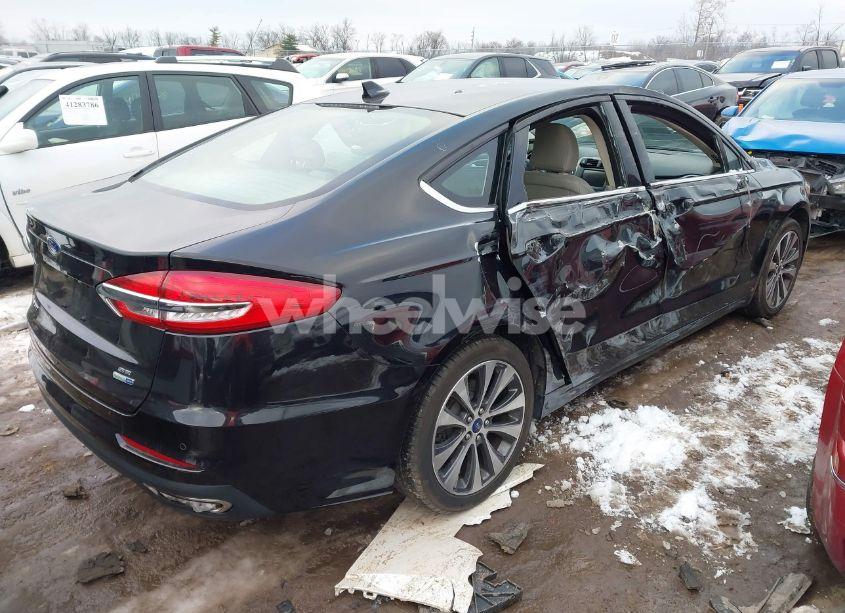 Photo 4 of 2019 Ford Fusion SE (VIN 3FA6P0T98KR264205)