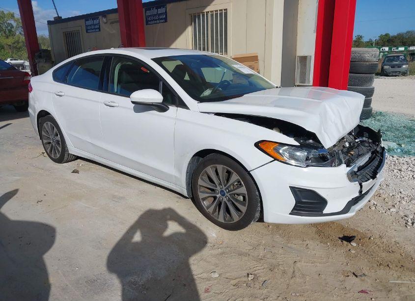 2020 Ford Fusion SE (VIN 3FA6P0T98LR150352) main photo
