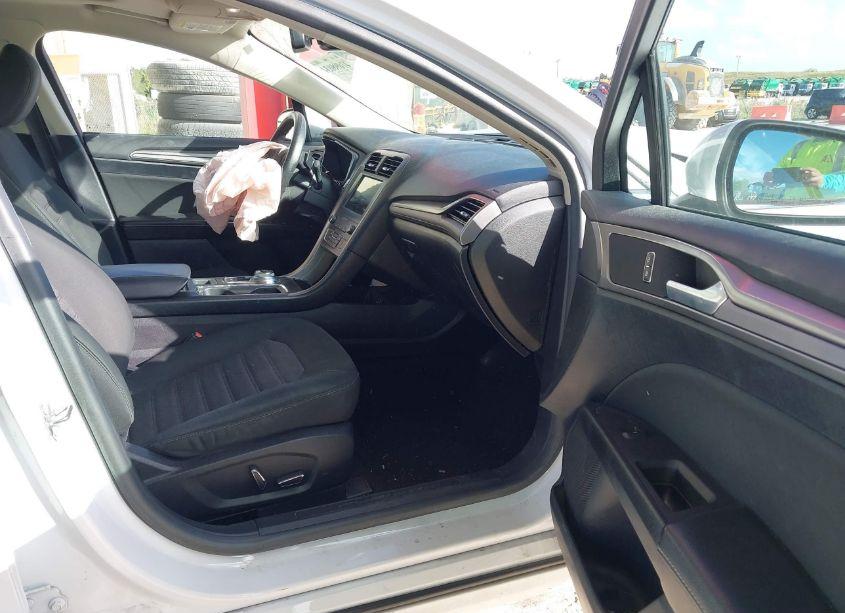 Photo 5 of 2020 Ford Fusion SE (VIN 3FA6P0T98LR150352)