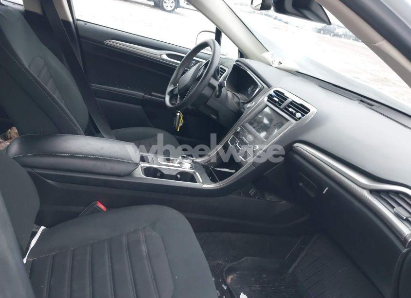 Photo 5 of 2020 Ford Fusion SE (VIN 3FA6P0T98LR167278)