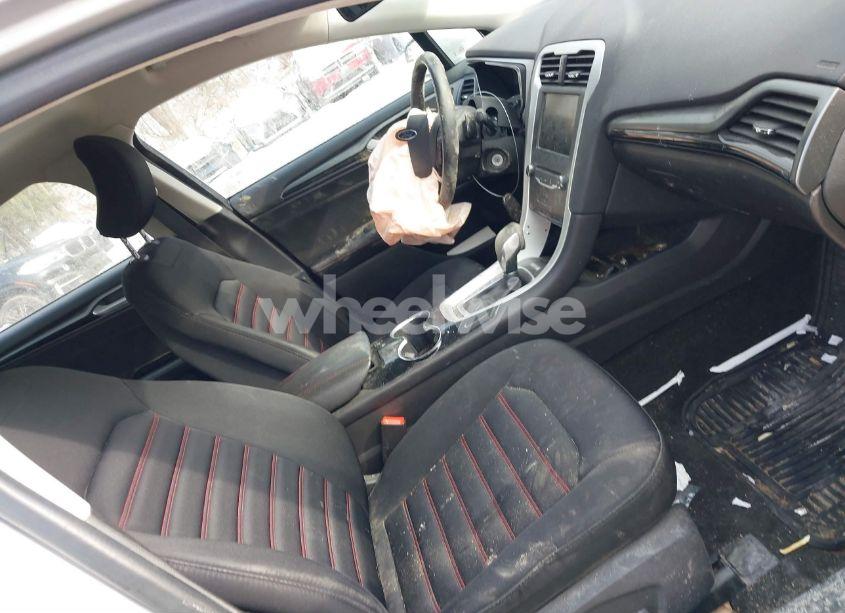 Photo 5 of 2015 Ford Fusion SE (VIN 3FA6P0T99FR175751)