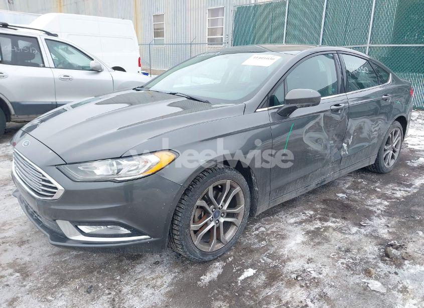 Photo 2 of 2017 Ford Fusion SE (VIN 3FA6P0T99HR143921)