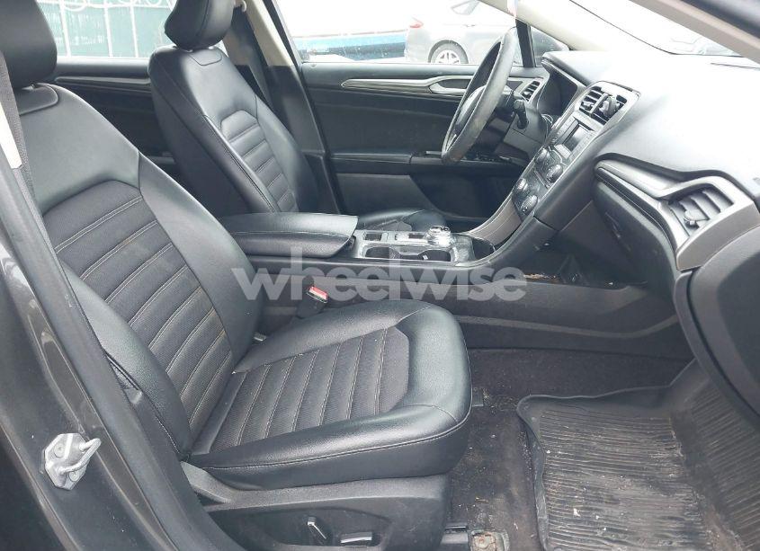 Photo 5 of 2017 Ford Fusion SE (VIN 3FA6P0T99HR143921)