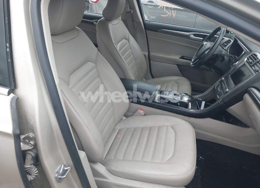 Photo 5 of 2017 Ford Fusion SE (VIN 3FA6P0T99HR302940)