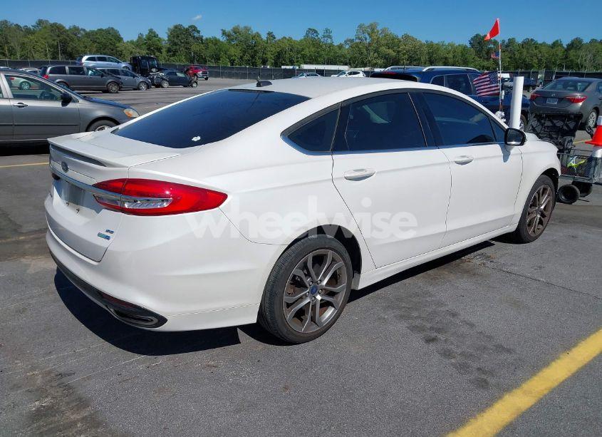 Photo 4 of 2017 Ford Fusion SE (VIN 3FA6P0T99HR303781)