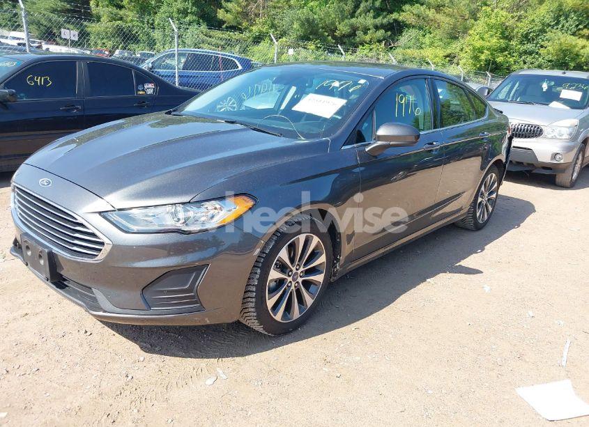 Photo 2 of 2019 Ford Fusion SE (VIN 3FA6P0T99KR103782)