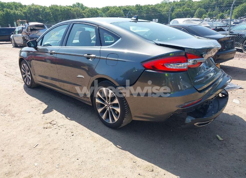 Photo 3 of 2019 Ford Fusion SE (VIN 3FA6P0T99KR103782)
