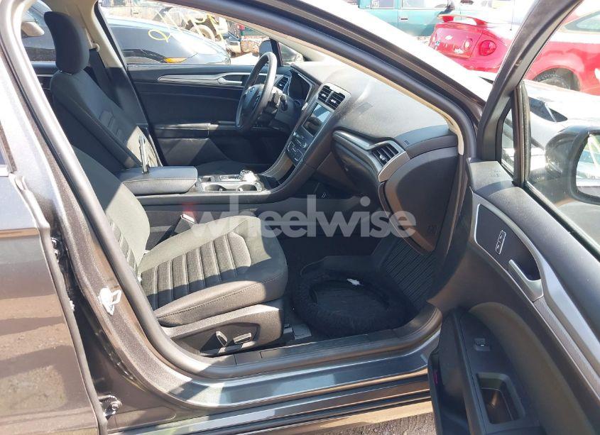 Photo 5 of 2019 Ford Fusion SE (VIN 3FA6P0T99KR103782)