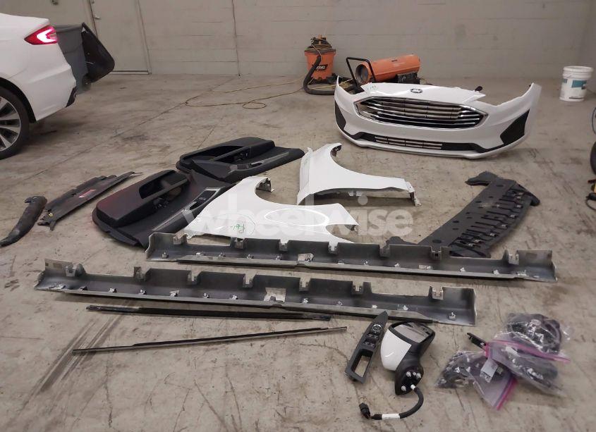 Photo 12 of 2019 Ford Fusion SE (VIN 3FA6P0T99KR248272)