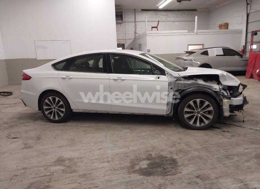 Photo 14 of 2019 Ford Fusion SE (VIN 3FA6P0T99KR248272)