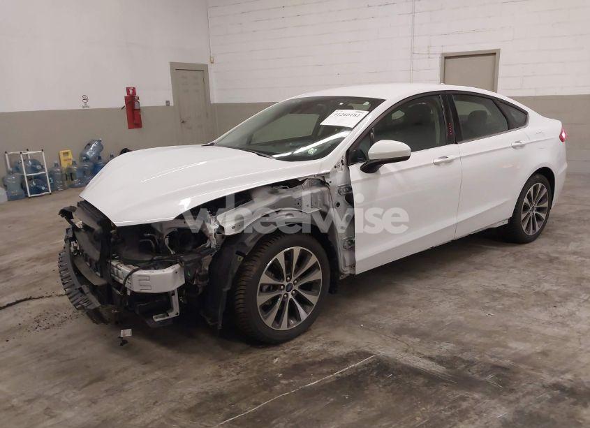 Photo 2 of 2019 Ford Fusion SE (VIN 3FA6P0T99KR248272)