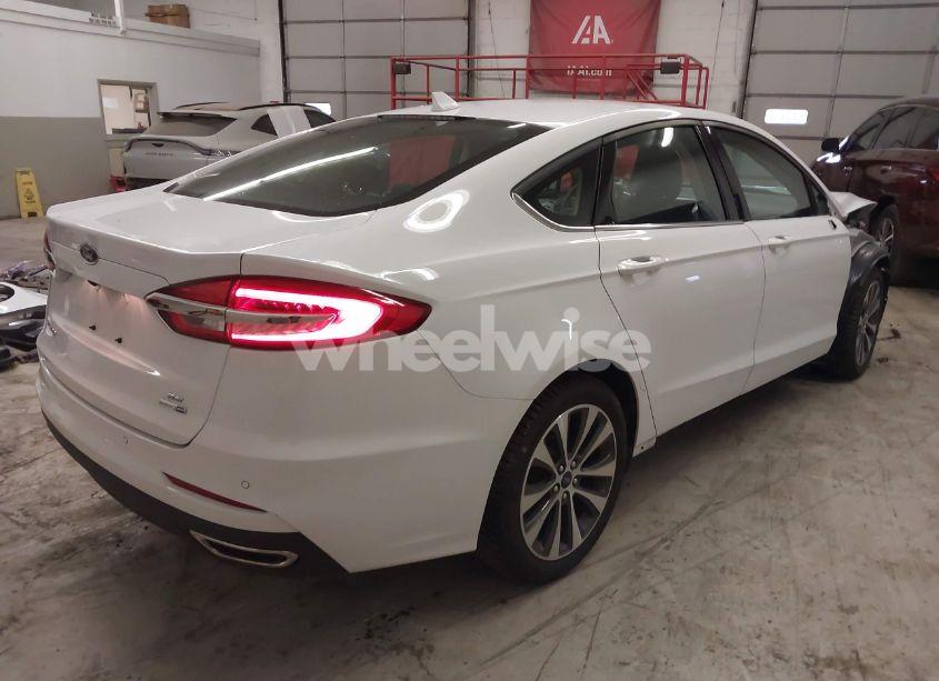 Photo 4 of 2019 Ford Fusion SE (VIN 3FA6P0T99KR248272)