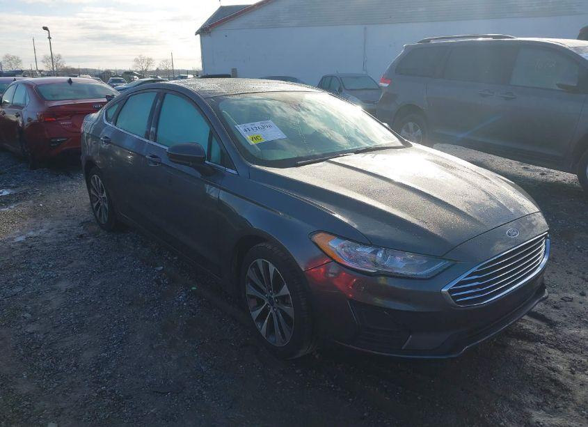 2019 Ford Fusion SE (VIN 3FA6P0T99KR270479) main photo