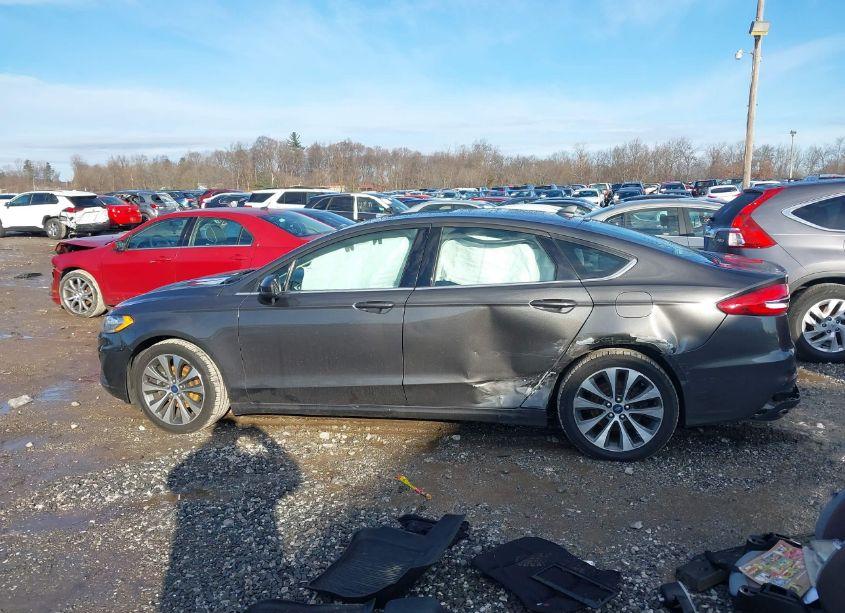 Photo 14 of 2019 Ford Fusion SE (VIN 3FA6P0T99KR270479)