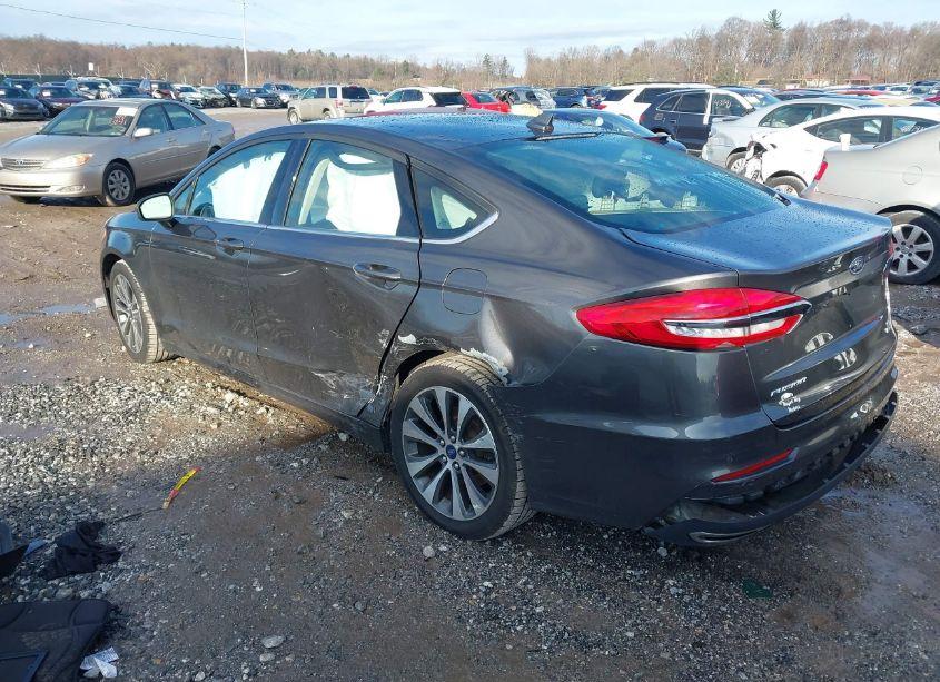 Photo 3 of 2019 Ford Fusion SE (VIN 3FA6P0T99KR270479)