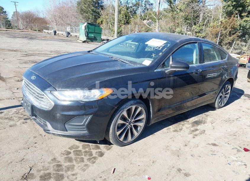 Photo 2 of 2019 Ford Fusion SE (VIN 3FA6P0T99KR274807)
