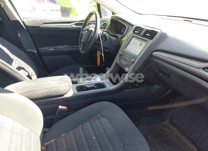 Photo 5 of 2019 Ford Fusion SE (VIN 3FA6P0T99KR274807)