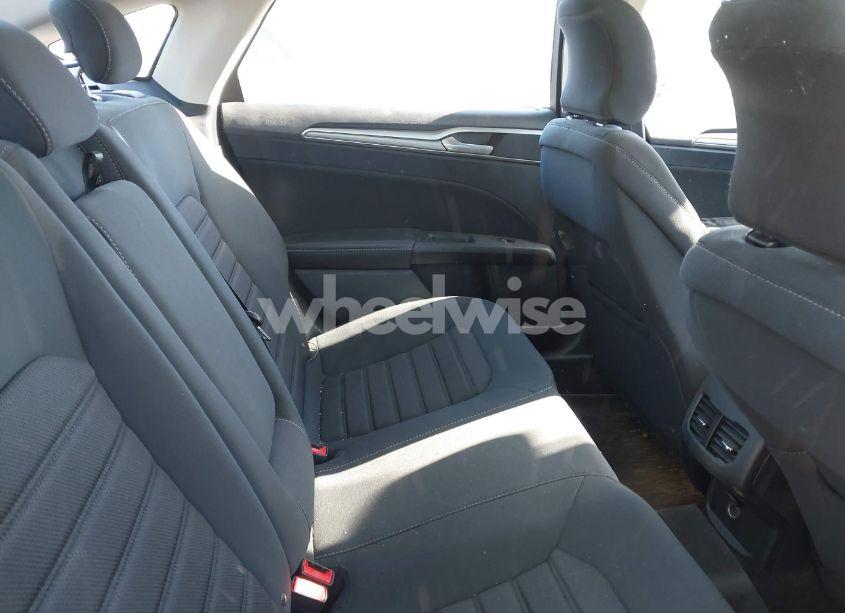 Photo 8 of 2019 Ford Fusion SE (VIN 3FA6P0T99KR274807)