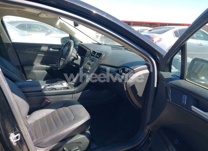 Photo 5 of 2017 Ford Fusion SE (VIN 3FA6P0T9XHR200014)