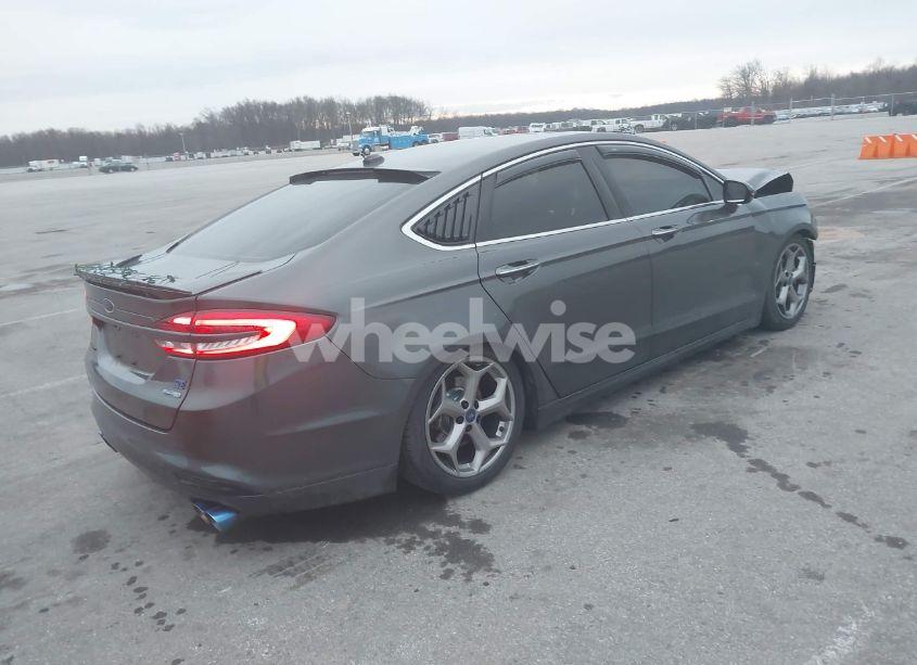 Photo 4 of 2017 Ford Fusion SE (VIN 3FA6P0T9XHR372799)