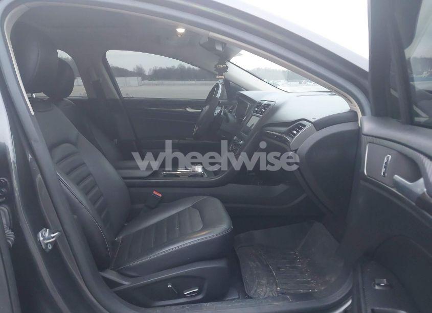 Photo 5 of 2017 Ford Fusion SE (VIN 3FA6P0T9XHR372799)