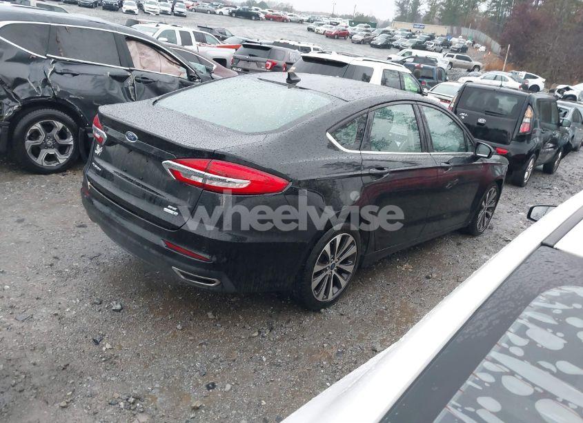 Photo 4 of 2019 Ford Fusion SE (VIN 3FA6P0T9XKR269275)