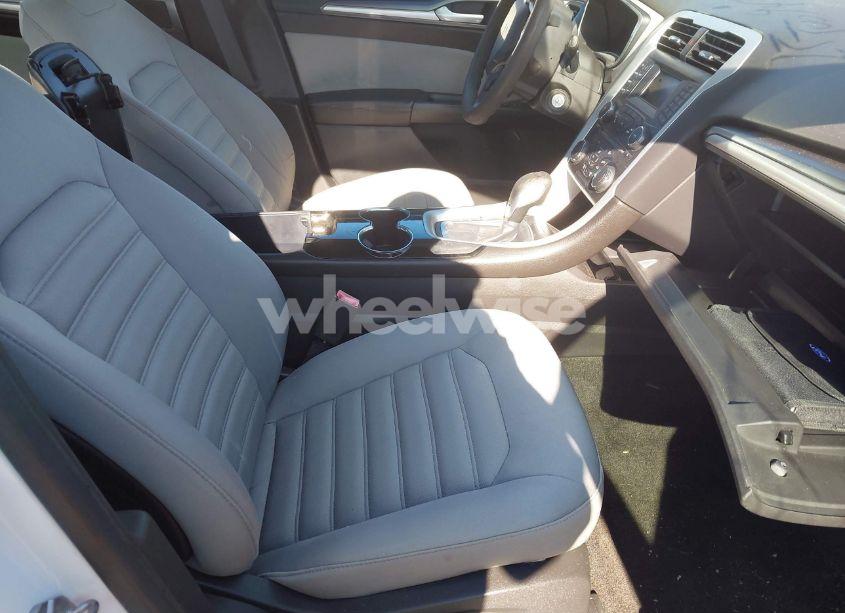 Photo 5 of 2014 Ford Fusion HYBRID S (VIN 3FA6P0UU3ER281968)