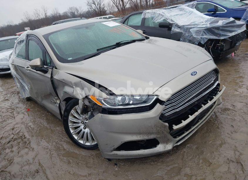 2015 Ford Fusion HYBRID S (VIN 3FA6P0UU4FR111409) main photo