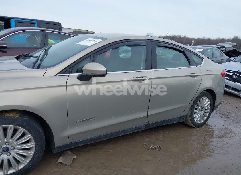 Photo 14 of 2015 Ford Fusion HYBRID S (VIN 3FA6P0UU4FR111409)