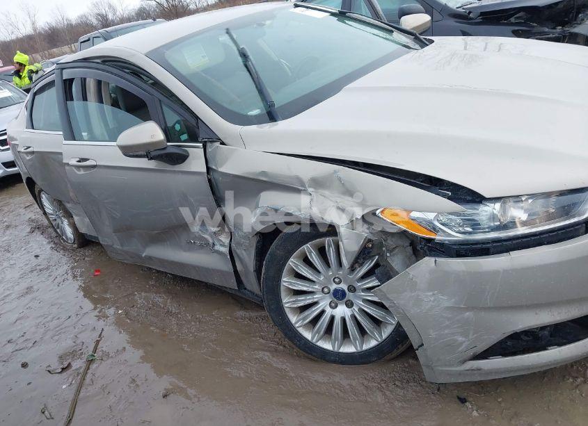 Photo 6 of 2015 Ford Fusion HYBRID S (VIN 3FA6P0UU4FR111409)