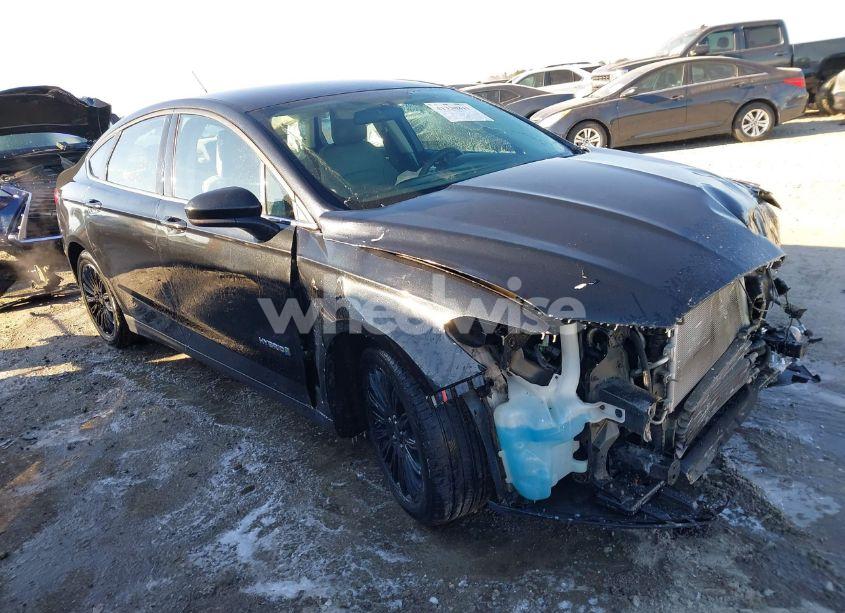 2015 Ford Fusion HYBRID S (VIN 3FA6P0UU4FR132583) main photo
