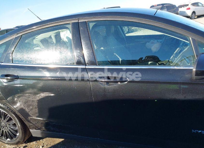 Photo 14 of 2015 Ford Fusion HYBRID S (VIN 3FA6P0UU4FR132583)