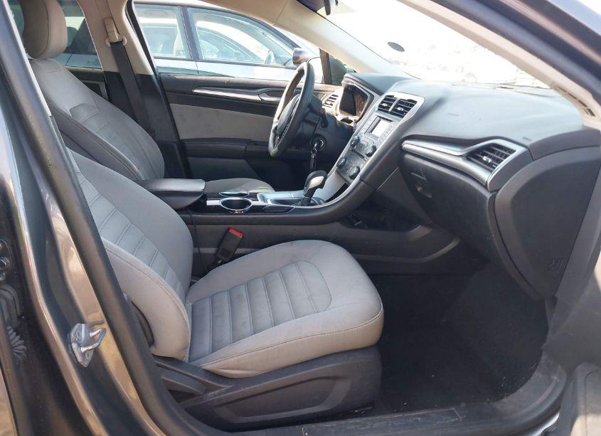 Photo 5 of 2014 Ford Fusion HYBRID S (VIN 3FA6P0UU5ER131182)