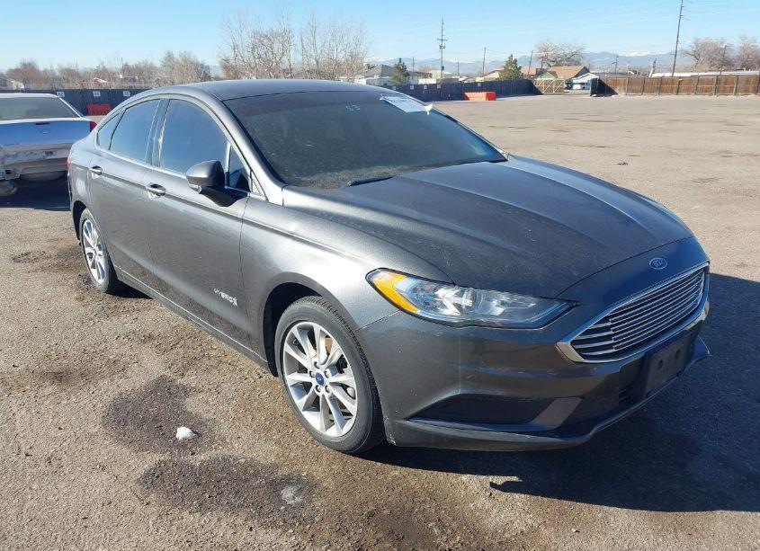 2017 Ford Fusion HYBRID S (VIN 3FA6P0UU5HR132899) main photo
