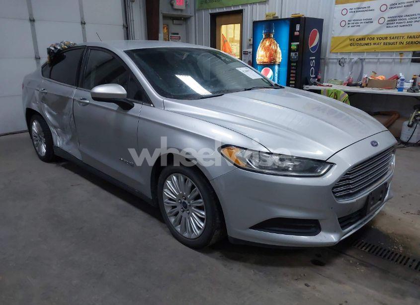2015 Ford Fusion HYBRID S (VIN 3FA6P0UU8FR172343) main photo