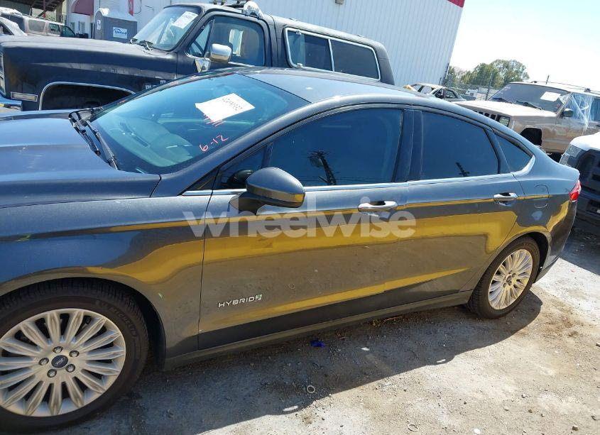 Photo 14 of 2016 Ford Fusion HYBRID S (VIN 3FA6P0UU8GR405056)