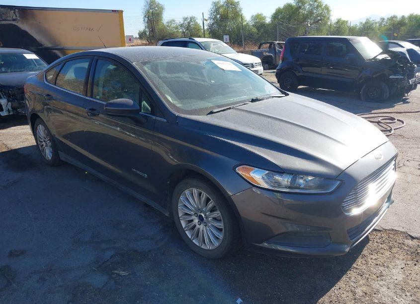 2015 Ford Fusion HYBRID S (VIN 3FA6P0UU9FR160976) main photo
