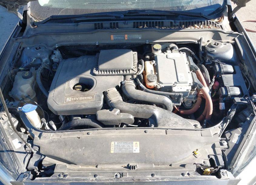 Photo 10 of 2015 Ford Fusion HYBRID S (VIN 3FA6P0UU9FR160976)