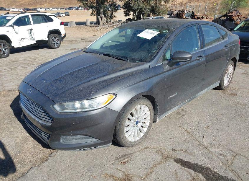 Photo 2 of 2015 Ford Fusion HYBRID S (VIN 3FA6P0UU9FR160976)