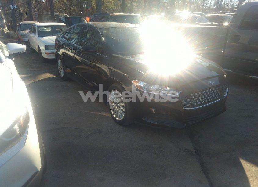 2015 Ford Fusion HYBRID S (VIN 3FA6P0UU9FR246868) main photo