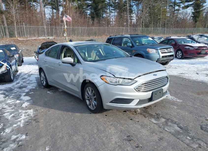 2017 Ford Fusion HYBRID S (VIN 3FA6P0UUXHR390190) main photo