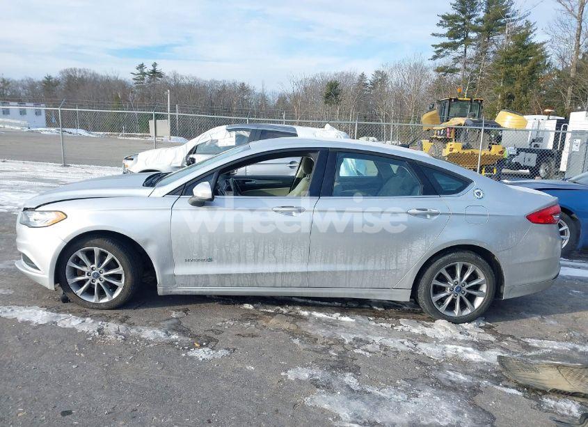 Photo 14 of 2017 Ford Fusion HYBRID S (VIN 3FA6P0UUXHR390190)
