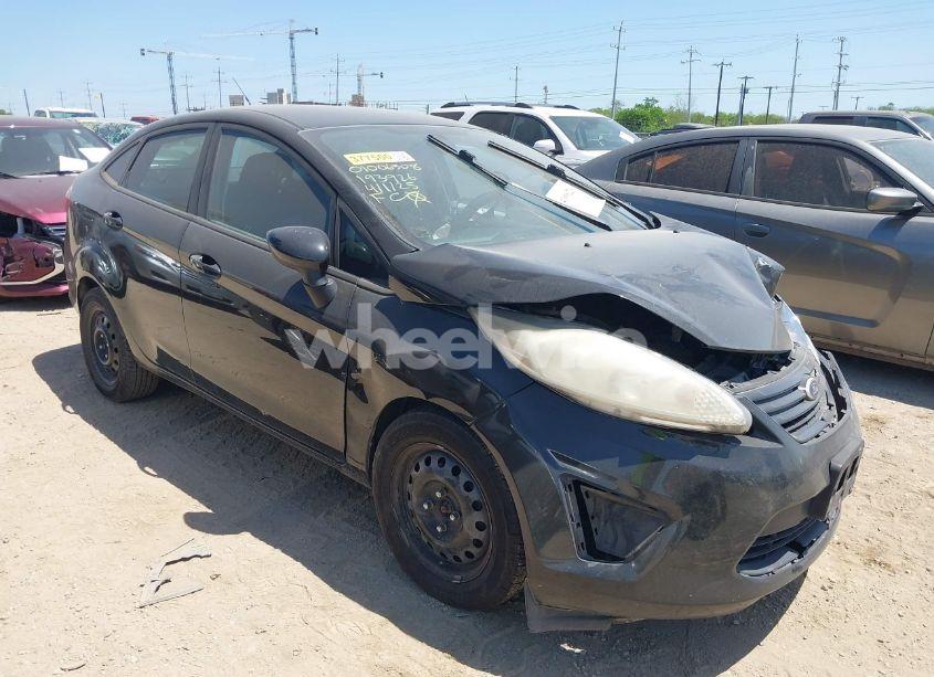 2013 Ford Fiesta S (VIN 3FADP4AJ1DM193926) main photo