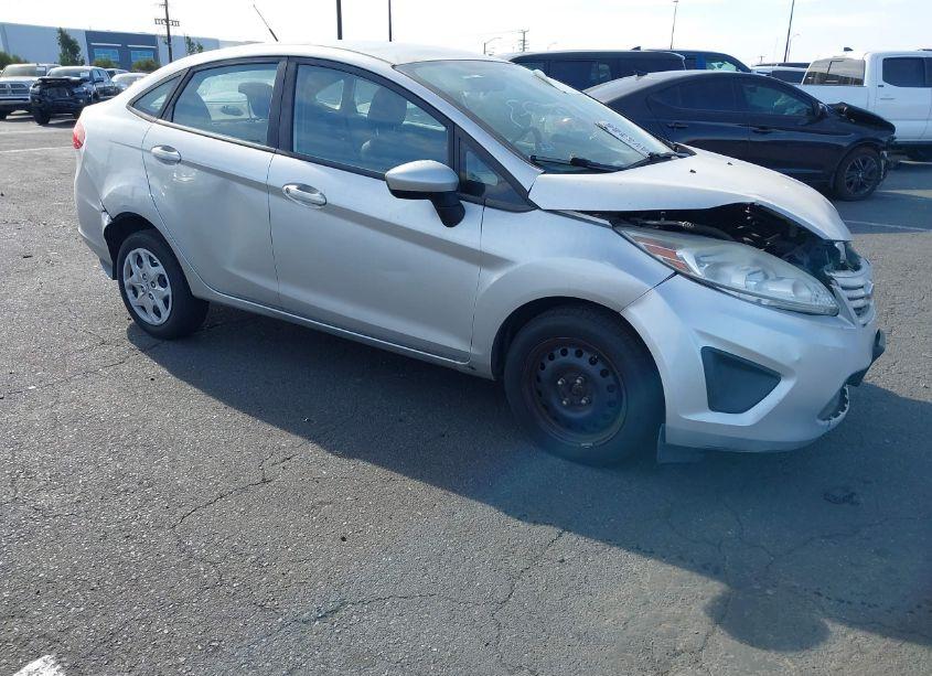 2013 Ford Fiesta S (VIN 3FADP4AJ1DM220736) main photo