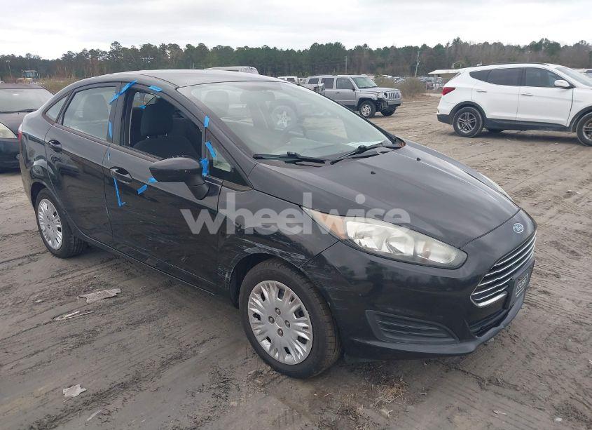2015 Ford Fiesta S (VIN 3FADP4AJ3FM189542) main photo