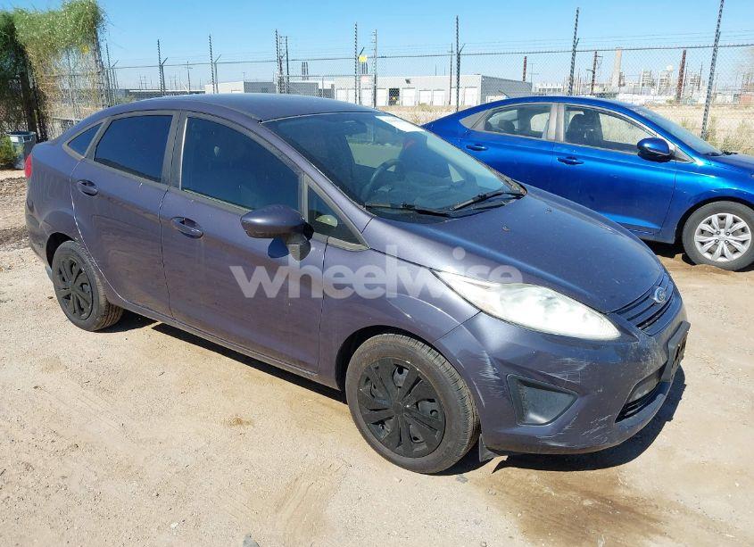 2013 Ford Fiesta S (VIN 3FADP4AJ4DM173492) main photo