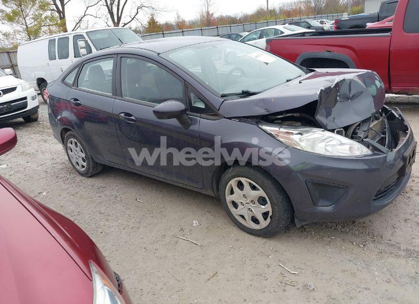2013 Ford Fiesta S (VIN 3FADP4AJ4DM218902) main photo