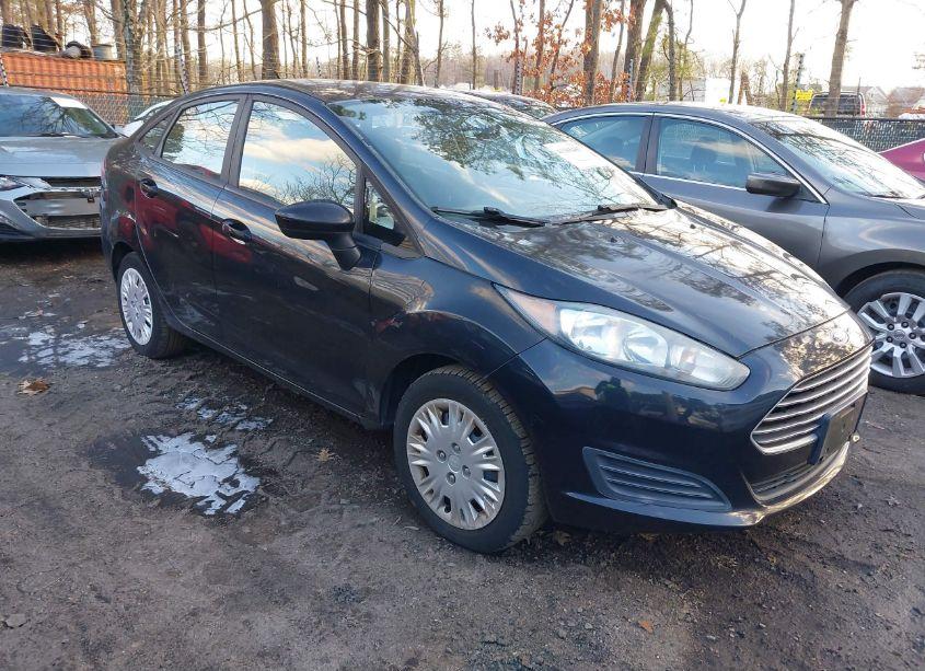 2015 Ford Fiesta S (VIN 3FADP4AJ4FM157859) main photo