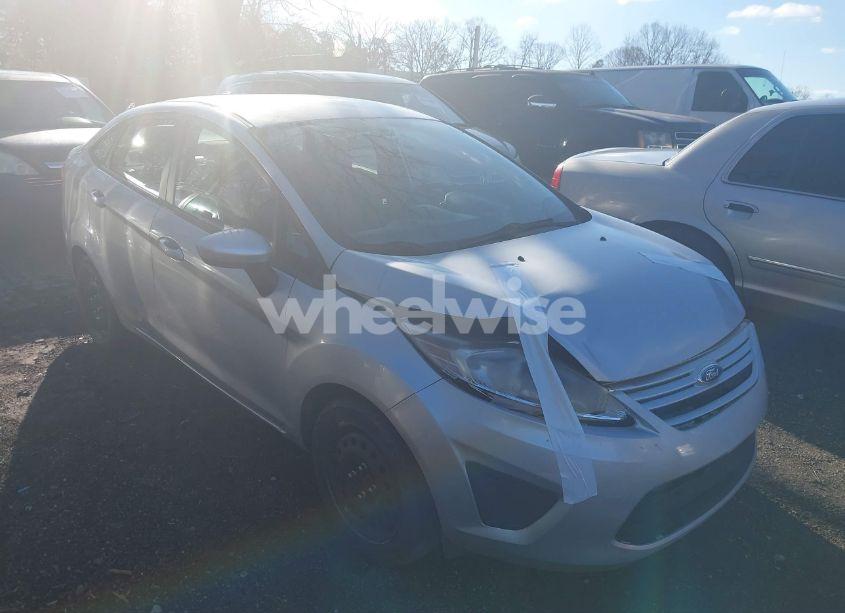 2012 Ford Fiesta S (VIN 3FADP4AJ5CM106981) main photo