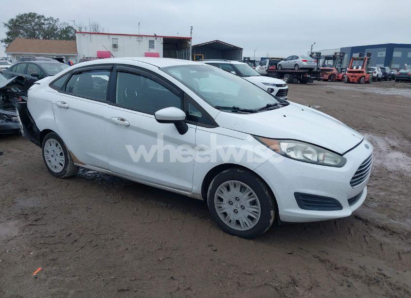 2016 Ford Fiesta S (VIN 3FADP4AJ5GM103682) main photo